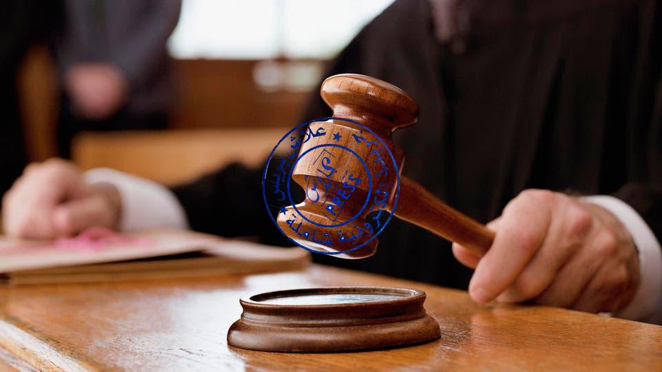 صورة الحبس لموظف ومستخدمين بالنادي الملكي للفروسية