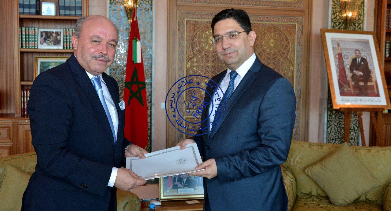 صورة سفير الجزائر الجديد يقدم أوراق اعتماده في الرباط