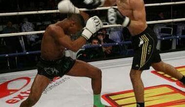 صورة بالفيديو والصور .. زكرياء إكامحيون يصنع الحدث في أمسية الكيك بوكسينغ بهولندا