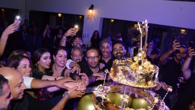 صورة بالصور.. شيف خالد ظاهر يخلق الحدث في فنون الطبخ وصنع أشهر حلوى بالذهب في المغرب