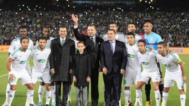 صورة الملك يتصل بمسؤولي الرجاء و يهنئهم باللقب القاري