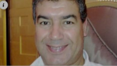 صورة خميس محمد الإدريسي وكيل لائحة حزب الإستقلال ينزل الى الشارع بعد شفاءه من كورونا