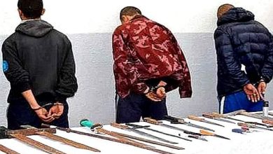 صورة عاجل .. القبض على الملتمين الذين هاجمو الشرطي بالسيوف وسلبوه مسدسه.