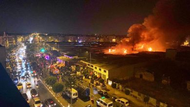 صورة بالفيديو … حريق مهول بسوق القريعة و النيران تلتهم محلات بأكملها