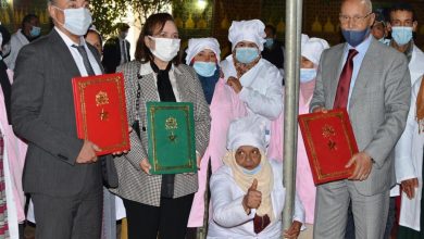 صورة الوزيرة عواطف حيار وعامل بنسليمان ورئيس جماعة المنصورية يطلقون مشروع تثمين منتوج بوزروك بالمنصورية