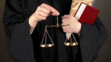 صورة توقيف سيدة بمطار مغربي تنتحل صفة محامية وضحاياها يستغربون متابعتها في حالة سراح
