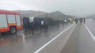 صورة بالصور…مصرع 11 شخصا وإصابة 43 آخرين إثر انقلاب حافلة لنقل المسافرين