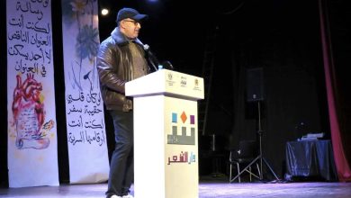 صورة رشيد نيني يوقع مولوده الجديد بمدينة تطوان