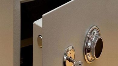 صورة سرقة خزنة حديدية من داخل قاعة رياضية يقود شخصين إلى الاعتقال