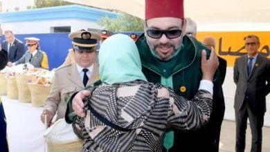 صورة الملك “محمد السادس” يختار هذه المدينة لإعطاء انطلاقة توزيع “قفة رمضان”