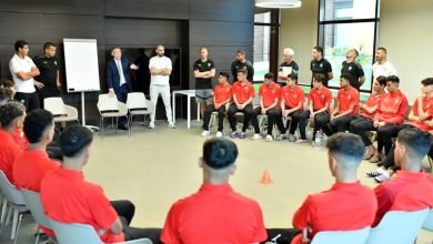 صورة بلاغ: السيد فوزي لقجع يحفز لاعبي المنتخب الوطني لأقل من 17 سنة قبل التوجه إلى الجزائر مباشرة من الرباط الى مدينة قسنطينة