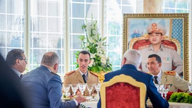 صورة صاحب السمو الملكي ولي العهد الأمير مولاي الحسن يترأس مأدبة غذاء أقامها جلالة الملك بمناسبة الذكرى الـ67 لتأسيس القوات المسلحة الملكية