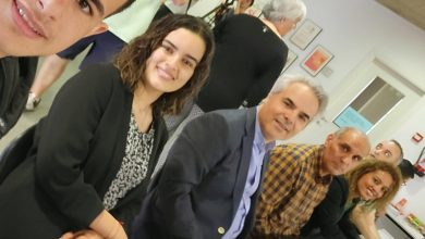 صورة أفراد الجالية المغربية من أطر وكفاءات وفعاليات جمعوية، سياسية وثقافية تلتقي بوزير الخارجية والتعاون الاسباني