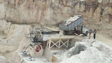 صورة دوار الكدية بعين تيزغة يستغيث مقلع ومعمل للزفت فوق القانون وعامل الاقليم يتدخل