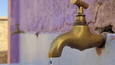 صورة رائحة كريهة في مذاق الماء الصالح للشرب تثير غضب ساكنة مدينة بنسليمان.