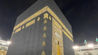 صورة فيديو: لحظات تقشعر لها الأبدان.. لحظة فتح باب الكعبة المُشرَّفة من أجل غسلها.