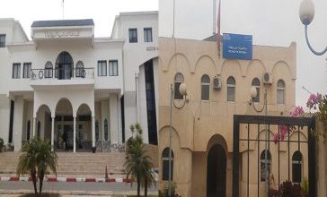 صورة بالمقاطعة الحضرية الثانية ببوزنيقة “عريفة” برتبة مناضلة حقوقية.