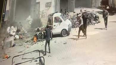 صورة بالصور… وفاة شخص اثر انفجار بالمتلاشيات بالعيون:
