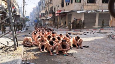 صورة عادوا إلى شمال قطاع غزة سيرا على الأقدام، عراة ليتفاجؤوا بحرق وسرقة معظم المنازل