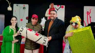 صورة **تكريم مدير مؤسسة الإمام مالك من قبل جمعية الأمل للتربية والتكوين بالخميسات**