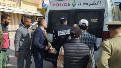صورة بنسليمان بالصور… توقيف مختل عقلي اثر تهشيمه زجاج سيارات بالشارع العام.