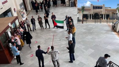صورة موظفو قطاع العدل في وقفة احتجاجية داخل محكمة بنسليمان