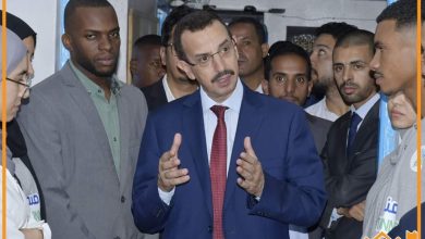 صورة عامل إقليم طاطا يعطي إنطلاقة منصة Tata connect ، والتي تهدف إلى تكوين 20 شاب وشابة في البرمجة المعلوماتية
