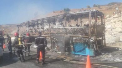 صورة بالصور… حريق مهول يلتهم حافلة مسافرين بين تطوان وشفشفاون