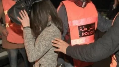 صورة الإيقاع بتاجرة مخدرات و”قرقوبي” بمحطة قطار الدار البيضاء بفضل معلومات استخباراتية دقيقة