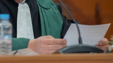 صورة رشق سيارات بالبيض والحجارة يودع “مجموعة من الأشخاص” سجن “عكاشة”