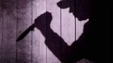 صورة الحسيمة… حلاق ينهي حياته طعنا بسكين داخل منزل أسرته.