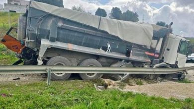 صورة مصرع سائقين في حادث تصادم بين شاحنتين على طريق طنجة تطوان