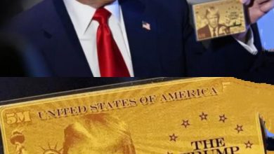 صورة الرئيس الأمريكي دونالد ترامب يكشف عن طرح “البطاقة الذهبية” بقيمة 5 ملايين دولار، لشراء  الإقامة الدائمة في الولايات المتحدة