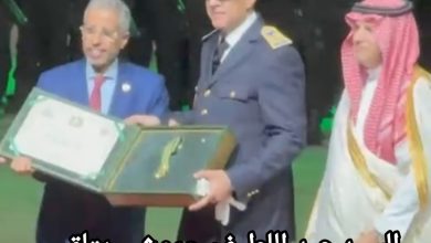 صورة تكريم السيد عبد اللطيف حموشي بجائزة الأمير نايف للأمن العربي تقديراً لجهوده المتميزة