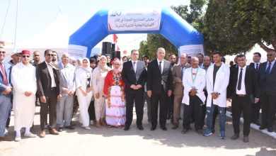 صورة عامل إقليم سيدي سليمان ادريس روبيو يعطي انطلاقة معرض منتوجات المبادرة الوطنية للتنمية البشرية احتفالا بذكراها العشرين.