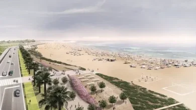 صورة تحرير الملك العمومي البحري يهدد وجود مقاهي ومسابح شهيرة بعين الذئاب