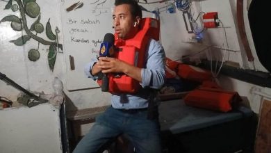 صورة السلطات الإسرائيلية تفرج عن طاقم سفينة “حنظلة” بعد اعتراضها واحتجازها