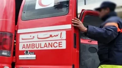 صورة انفجار إطار سيارة يتسبب في دهس شخصين بالحديدة