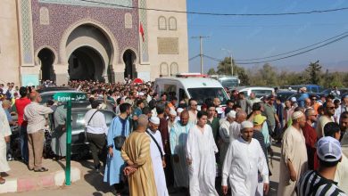 صورة تشييع جنازة شيخ الطريقة القادرية البودشيشية جمال الدين القادري بودشيش بمداغ