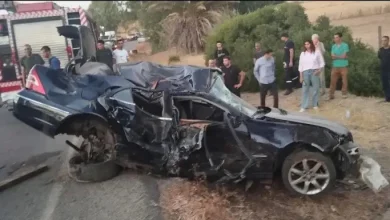 صورة بالصور… حادثة سير مميتة تودي بحياة يافع وترسل أمه للمستعجلات