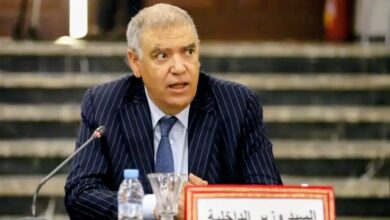 صورة أكثر من 300 منتخبا تجره وزارة الداخلية إلى القضاء