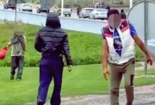 صورة شريط فيديو يظهر تخلص حافلة من مشردين ومرضى نفسيا بمدخل الجديدة يثير ضجة واسعة وسط مطالب بكشف الحقيقة