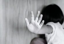 صورة تلاميذ يغتصبون جماعيا زميلتهم ويصورون تفاصيل الجريمة