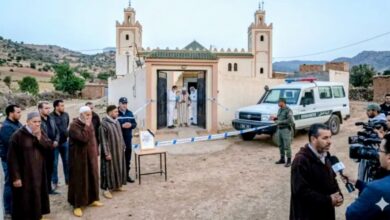 صورة فاجعة بـ “الدريوش”… مختل عقليا يُنهي حياة إمام مسجد أثناء صلاة الفجر