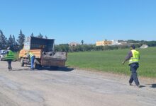 صورة المديرية الإقليمية للتجهيز و الماء ببنسليمان تشرع بترميم الطرق المرقمة.