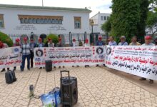 صورة وقفة احتجاجية حاشدة لمتصرفي التربية والتكوين أمام الوزارة تنديداً بتجاهل ملفهم المطلبي