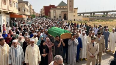 صورة بوزنيقة تودع “شهيد الشهامة”… تشييع جثمان الشاب الذي أنقذ 40 مسافراً من كارثة محققة.