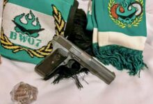 صورة بتنسيق مع الدرك.. أمن الريش يوقف شخصاً ظهر في فيديو يقدم مواد كحولية لشقيقه القاصر