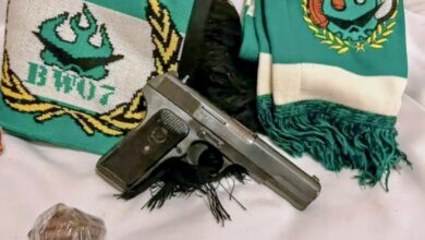 صورة بتنسيق مع الدرك.. أمن الريش يوقف شخصاً ظهر في فيديو يقدم مواد كحولية لشقيقه القاصر
