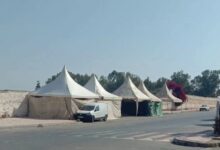 صورة حي الفرح بمدينة بنسليمان.. مخاوف من “عشوائية” نصب خيام تجارية وسط تجمعات سكنية ومؤسسة تعليمية.